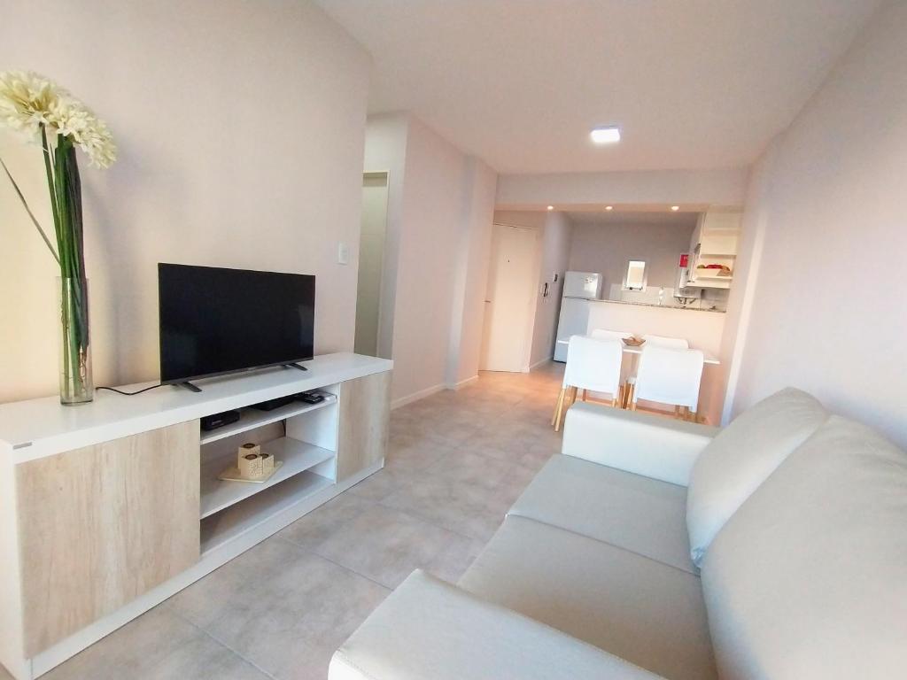 a living room with a couch and a television at Depto Moreno in Rosario