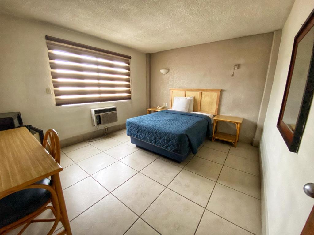 Postel nebo postele na pokoji v ubytování Hotel Paris