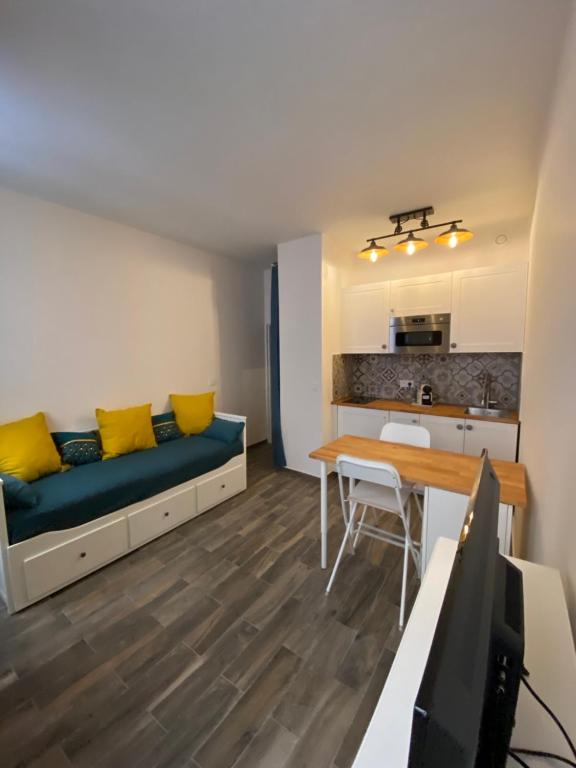 Virtuvė arba virtuvėlė apgyvendinimo įstaigoje Vieille ville