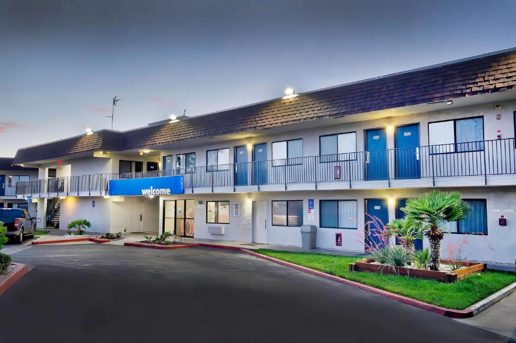 Motel 6-Palmdale