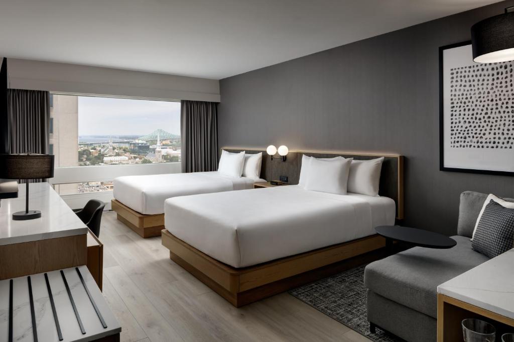 Postel nebo postele na pokoji v ubytování Hyatt Place Montreal - Downtown