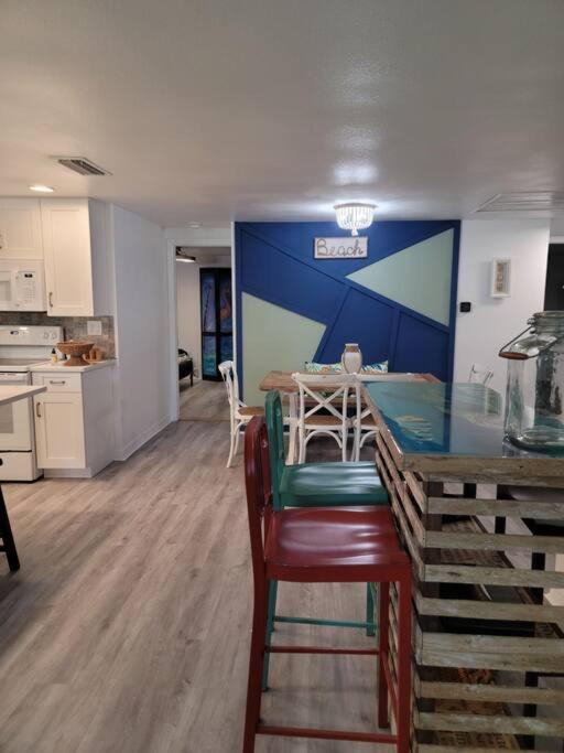 Kuchyň nebo kuchyňský kout v ubytování Welcome to The Bray Escape 4 miles to Siesta Key