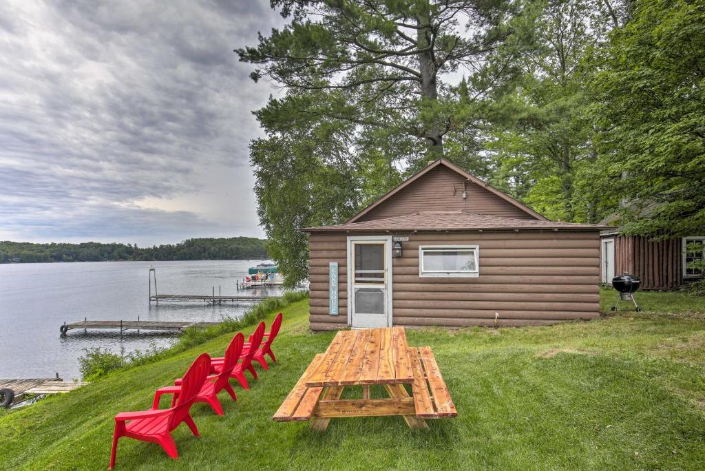 Lakefront Minocqua Cabin with Dock and Fire Pit!, Minocqua (updated