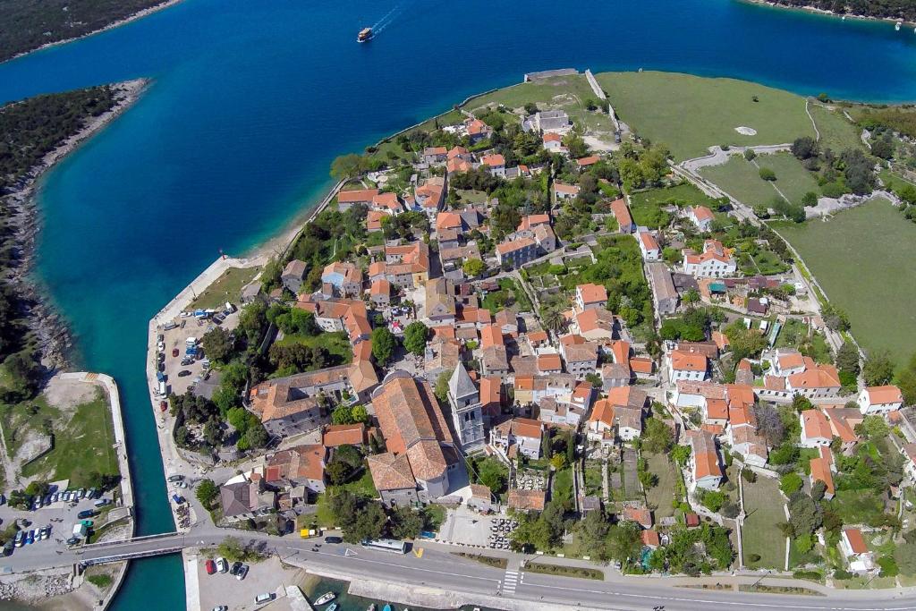 Fotografia z galérie ubytovania Holiday apartments Osor, Losinj - 8004 v destinácii Nerezine