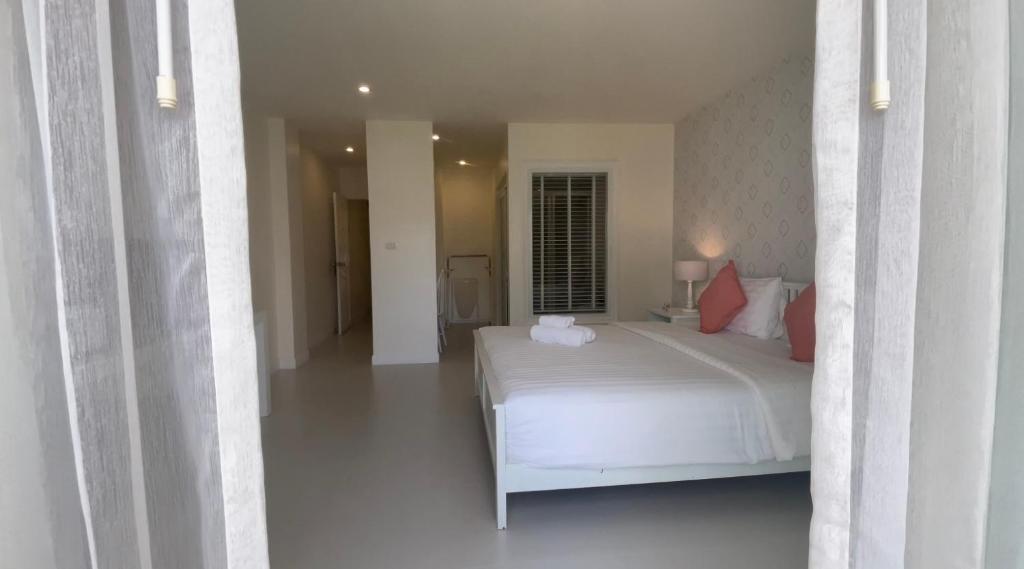 Postel nebo postele na pokoji v ubytování Shunli Hotel - SHA Extra Plus