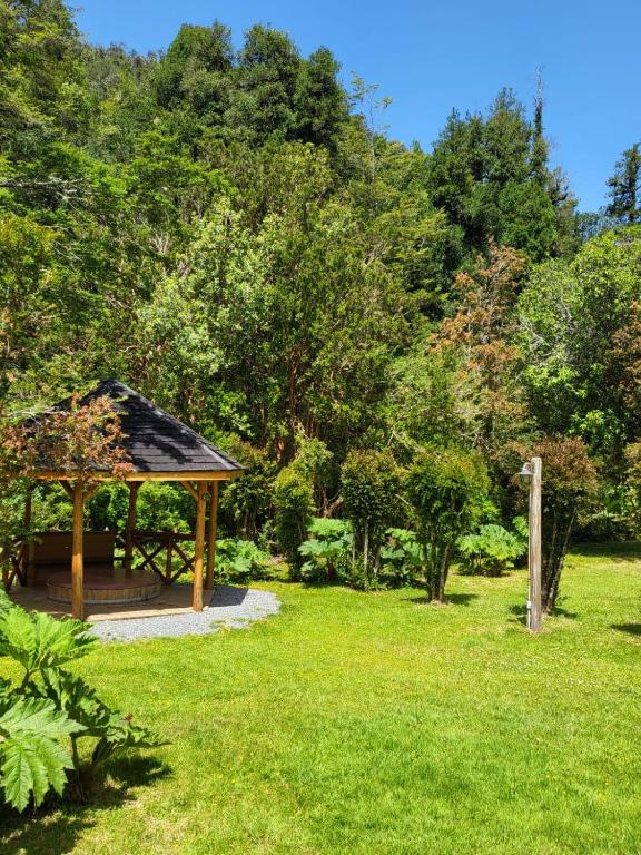 O grădină în afara El Pangue Lodge
