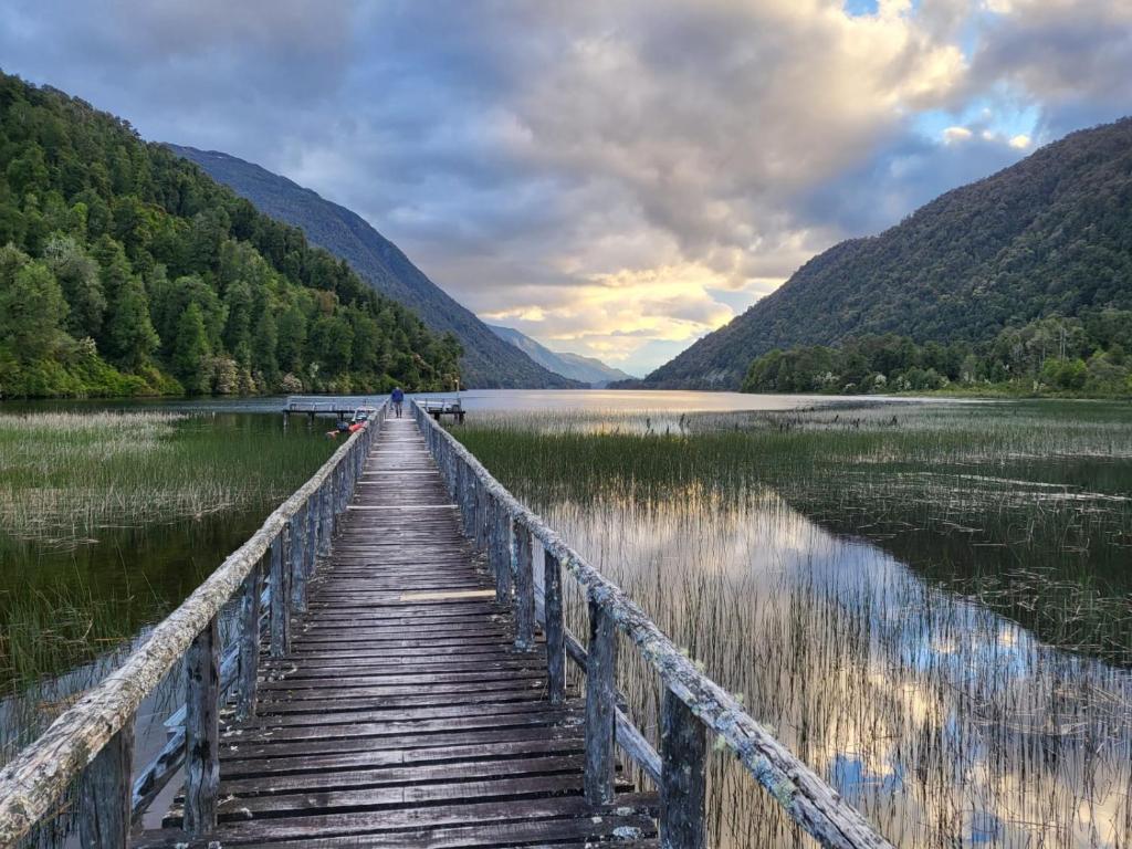 Peisaj natural din apropierea acestei cabane