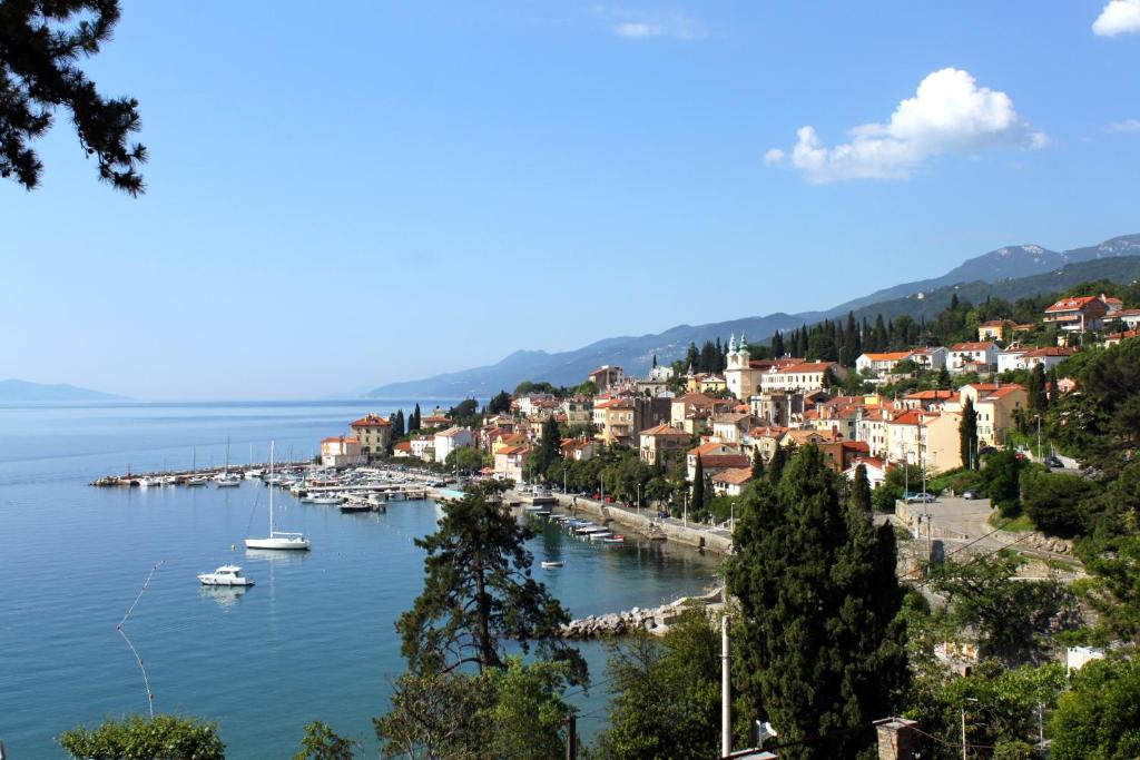 Fotografia z galérie ubytovania Apartments by the sea Opatija - Volosko, Opatija - 7862 v destinácii Opatija