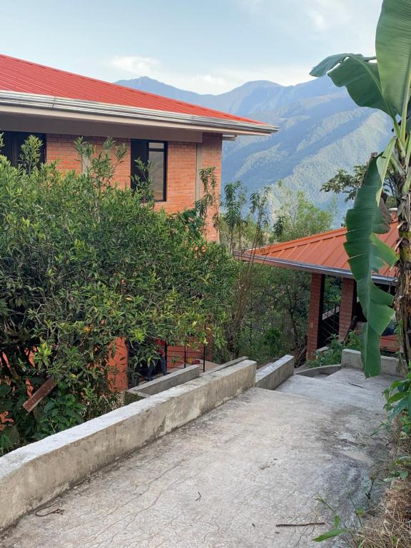 a building with a view of a mountain at CASA DE CAMPO INTI PACHA Coroico 