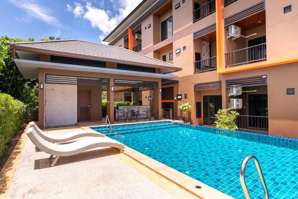 Bazén v ubytování Thip Thip Hotel nebo v jeho okolí