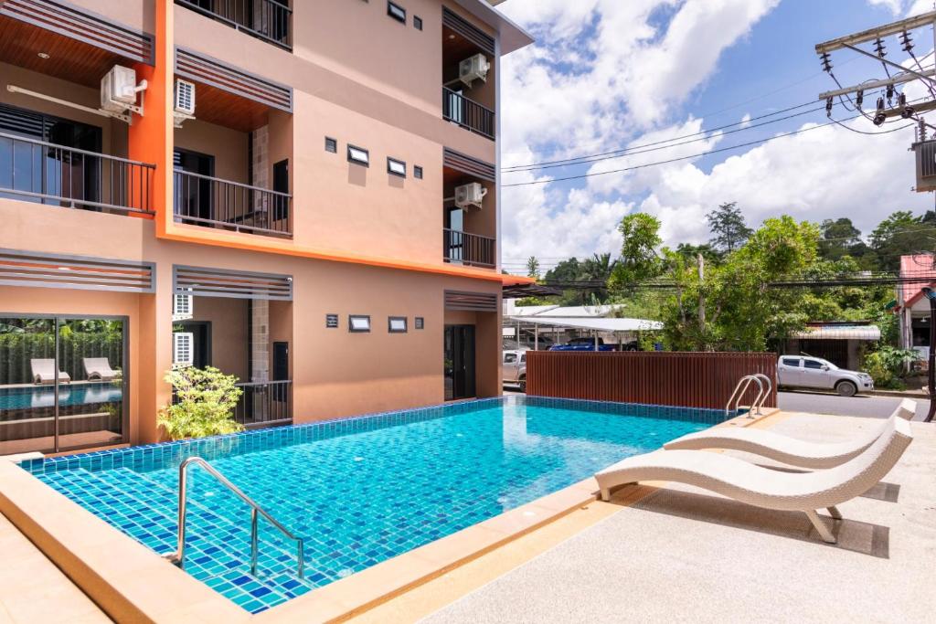 Bazén v ubytování Thip Thip Hotel nebo v jeho okolí