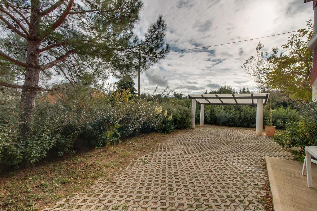 Vonkajšia záhrada v ubytovaní Apartments by the sea Nerezine, Losinj - 2516