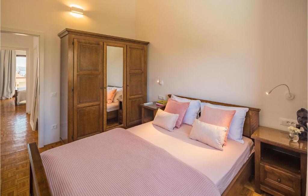 Postel nebo postele na pokoji v ubytování Apartment Biskupija Iv