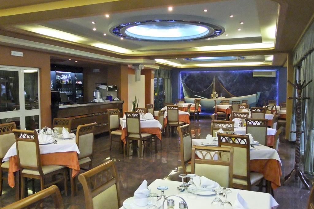 Restaurace v ubytování Paradise Beach Hotel