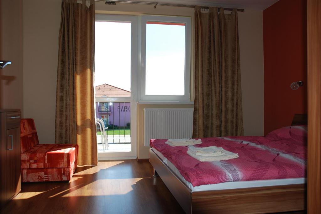 Postel nebo postele na pokoji v ubytování Fridrich apartman