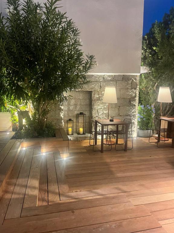 Patio nebo venkovní prostory v ubytování Hôtel Le Mistral