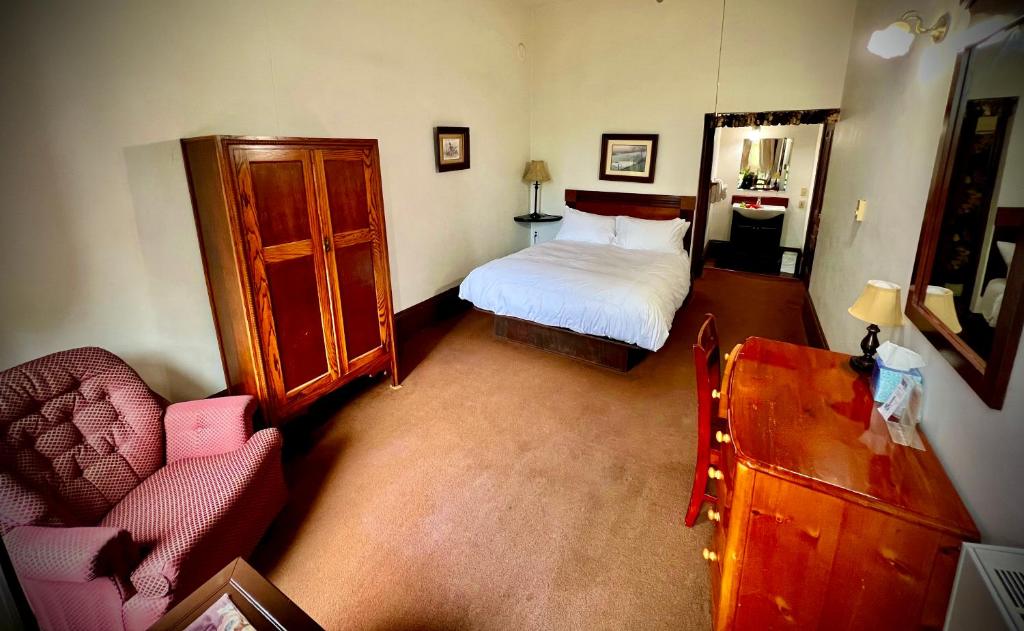 The Monarch Hotel - Chambre Lit Queen-Size Standard - Pas D'Animaux