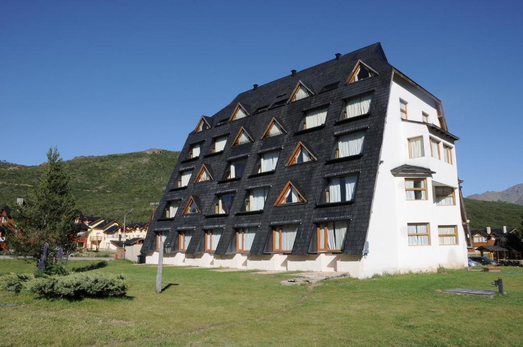 Το κτήριο όπου στεγάζεται  το ξενοδοχείο διαμερισμάτων