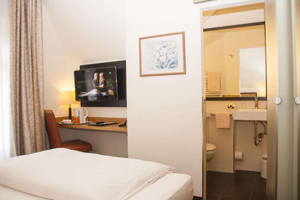 Ein Bett oder Betten in einem Zimmer der Unterkunft Hotel Haus Berlin