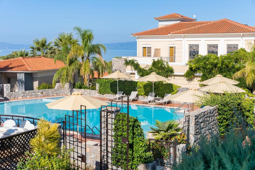 Bazén v ubytování Akti Taygetos - Conference Resort nebo v jeho okolí