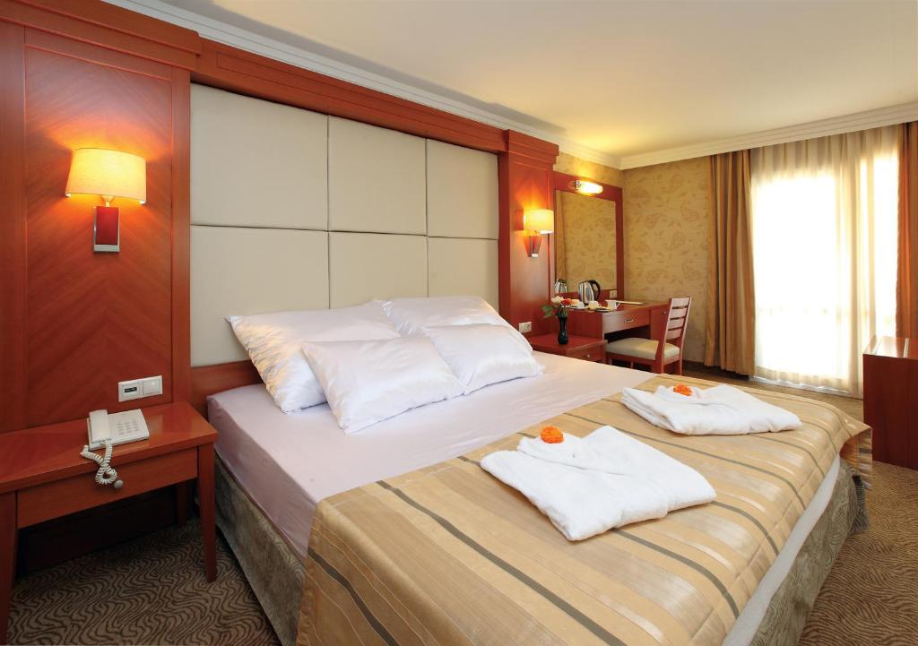 Julian Club Hotel - 
