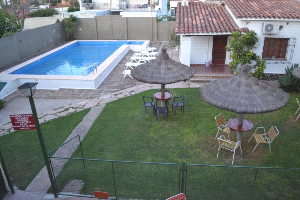 Vista de la piscina de Hosteria Dora o alrededores