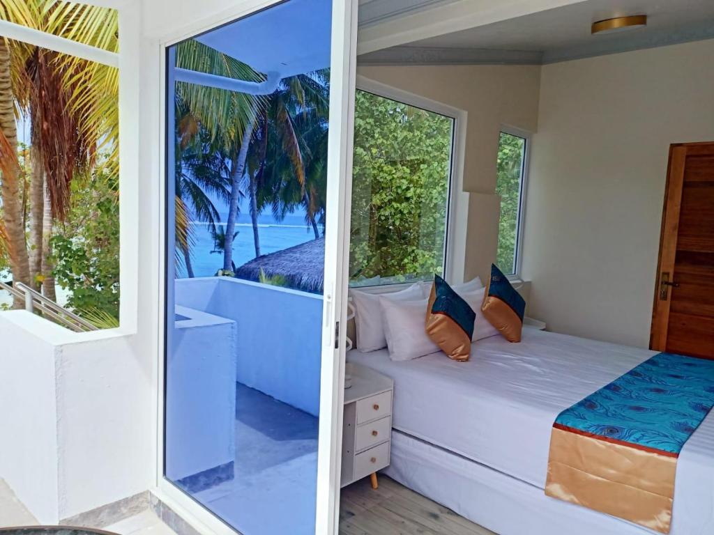 Island Life Maldives Retreat & Spa photo