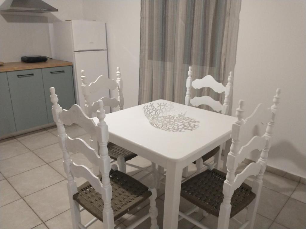 Kuchyň nebo kuchyňský kout v ubytování Mini Villas Avra
