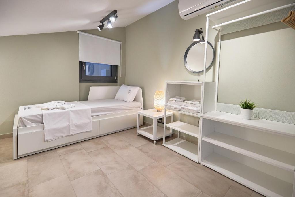 Łóżko lub łóżka w pokoju w obiekcie Oisymi Luxury Studios