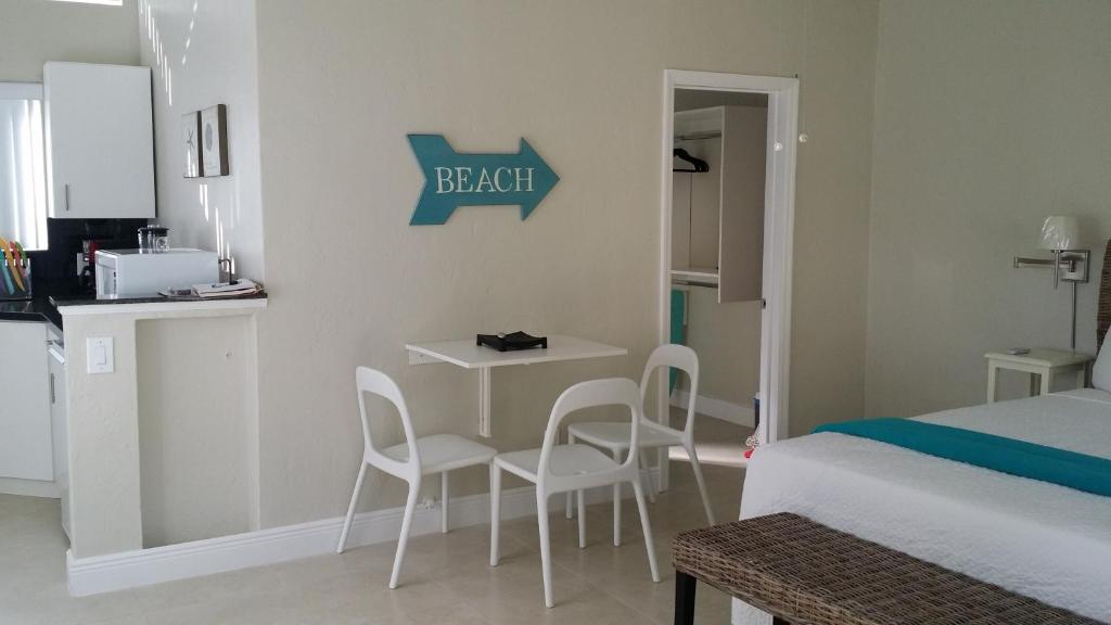Hollywood Broadwalk Oceanside Hotel - Studio