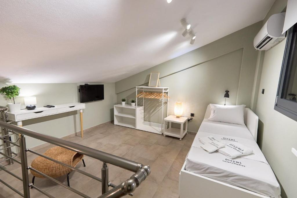 Telewizja i/lub zestaw kina domowego w obiekcie Oisymi Luxury Studios