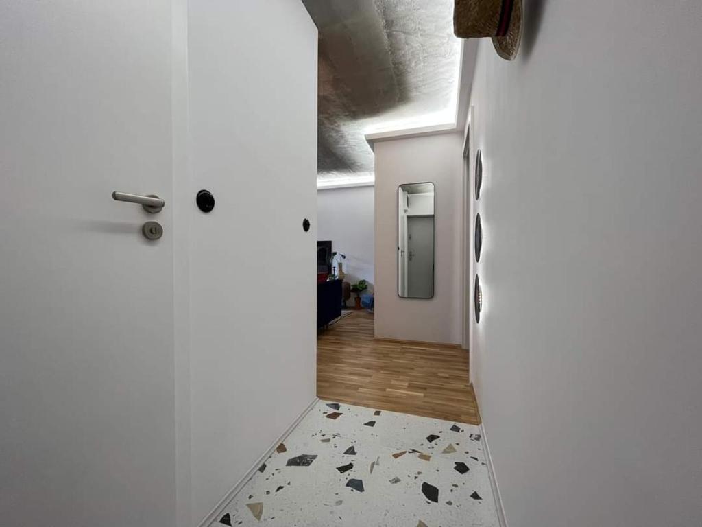 Modern Retro Apart ~ 800m Main Square - 17