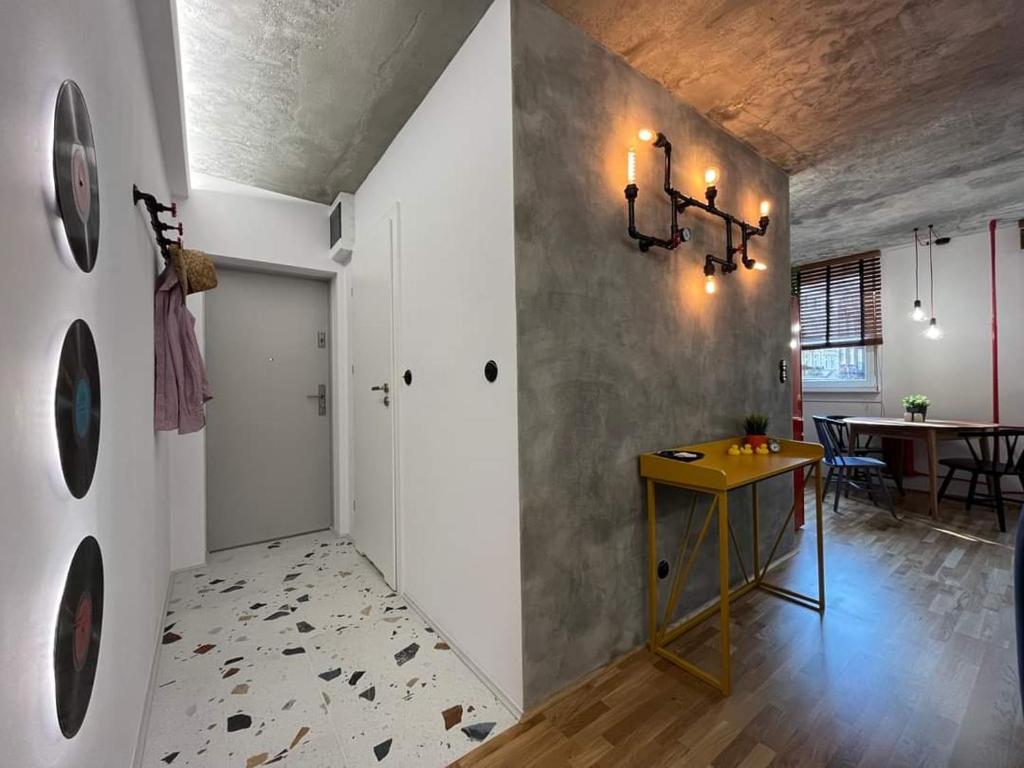 Modern Retro Apart ~ 800m Main Square - 8