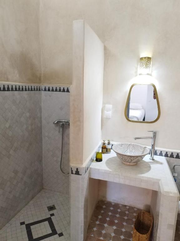 Ванная комната в RIAD MAROSKO