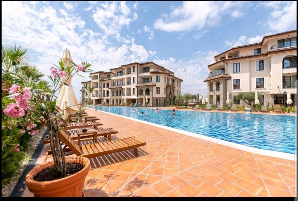 Bazén v ubytování Moderna Apartment nebo v jeho okolí