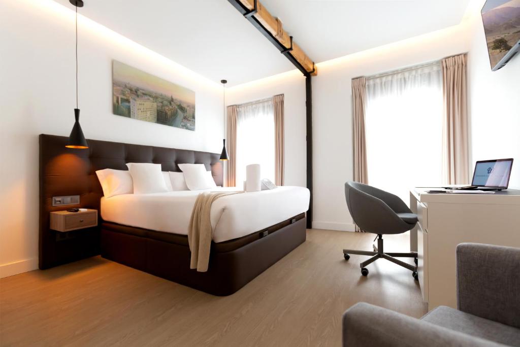 Postel nebo postele na pokoji v ubytování Woohoo Rooms Boutique Sol