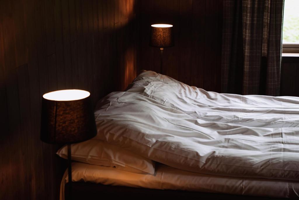 Postel nebo postele na pokoji v ubytování Gulbrakka Basecamp
