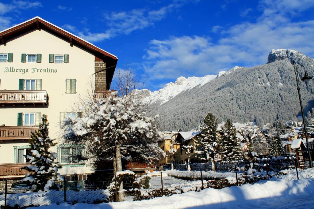 Nespecifikovaný výhled na hory nebo výhled na hory při pohledu z hotelu