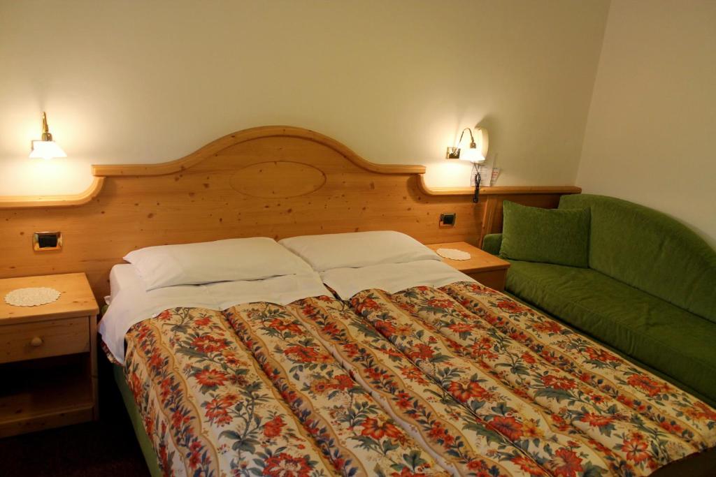 Postel nebo postele na pokoji v ubytování Albergo Trentino