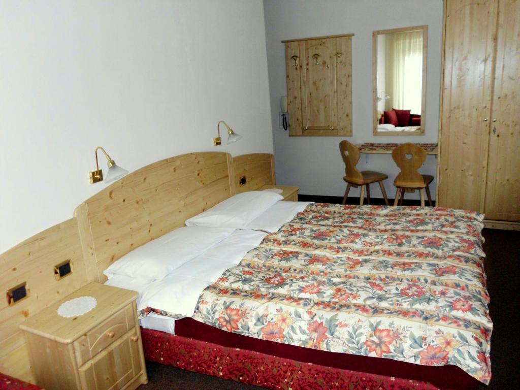 Postel nebo postele na pokoji v ubytování Albergo Trentino