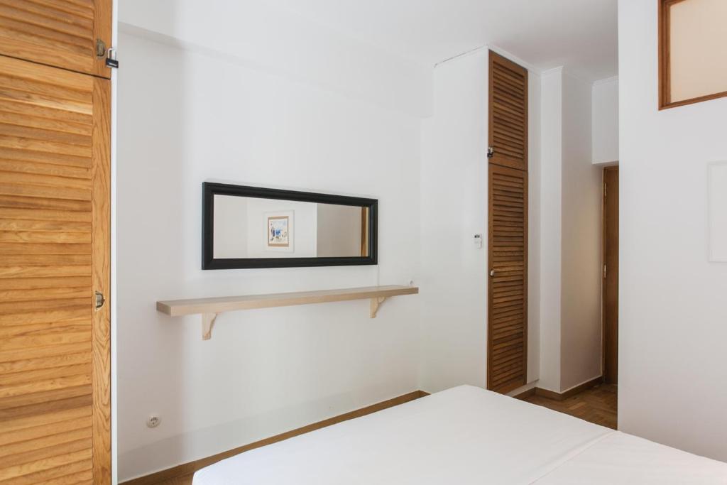 Postel nebo postele na pokoji v ubytování Neat Kolonaki Apartment, Athens City Centre - NV8