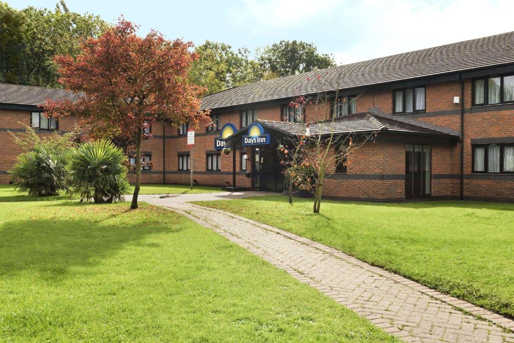 a brick building with a path in front of it at Days Inn Warwick Northbound M40 in Warwick