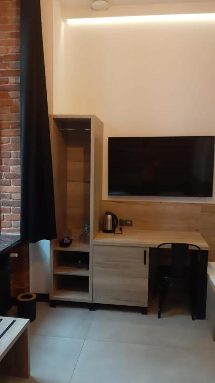 Telewizja i/lub zestaw kina domowego w obiekcie Aparthotel Łódź 55 Piotrkowska