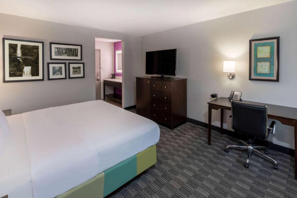 La Quinta by Wyndham Houston NW Brookhollow - Stanza King