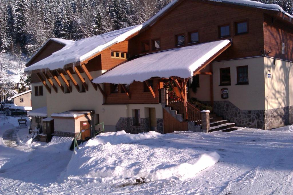 Rodinný "Hotel U Můstků" v zimě