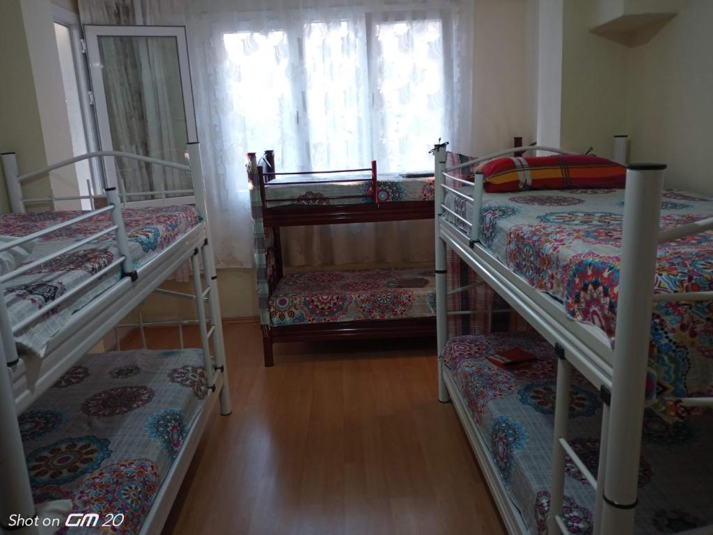 Postel nebo postele na pokoji v ubytování HZD Apartments Hostel