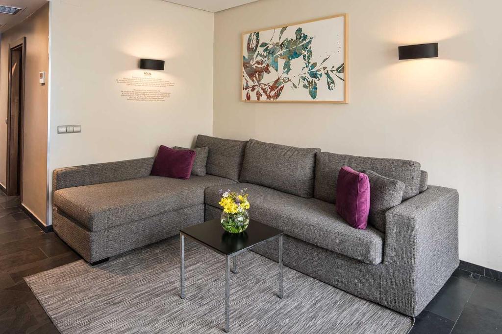 Apartosuites Jardines de Sabatini - Resim 19