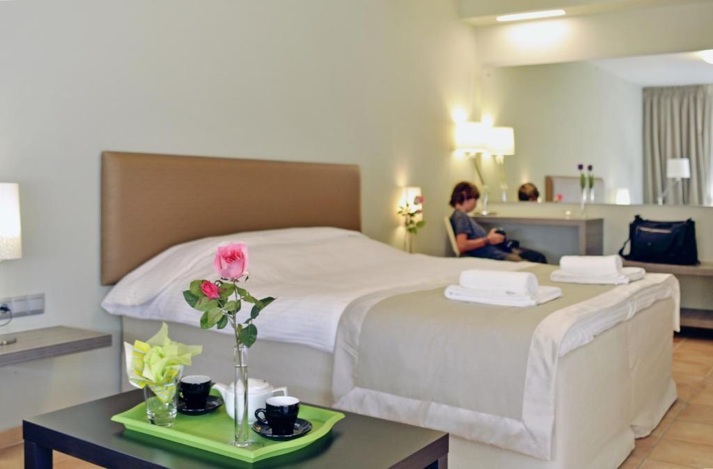 Postel nebo postele na pokoji v ubytování Ellopia Point Hotel
