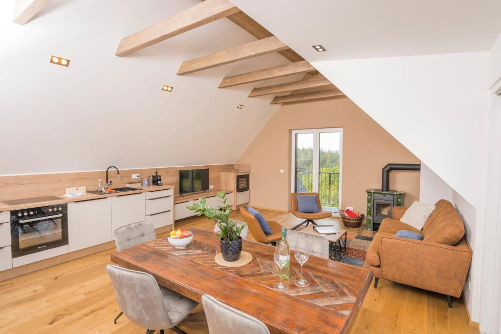 Kuchyň nebo kuchyňský kout v ubytování WeinZeit Chalets
