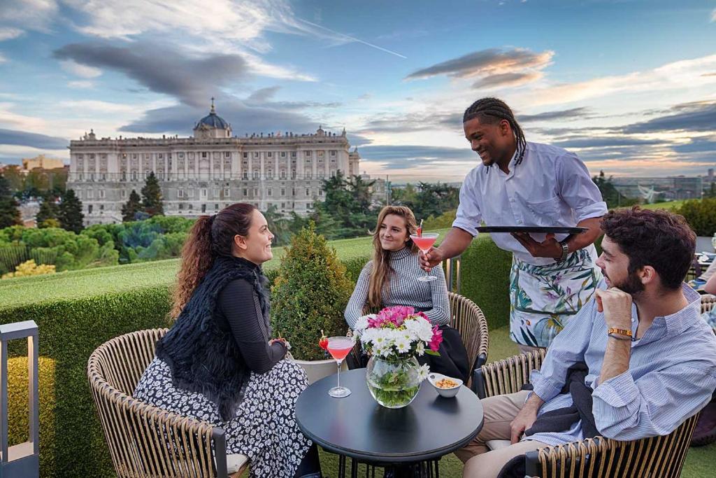 Hosté ubytování Apartosuites Jardines de Sabatini